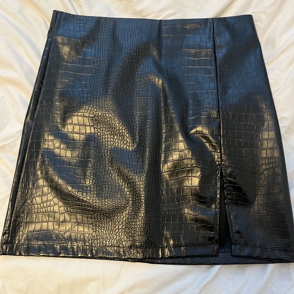 SHEIN Dresses & Skirts - black faux leather croc embossed slit hem mini skirt